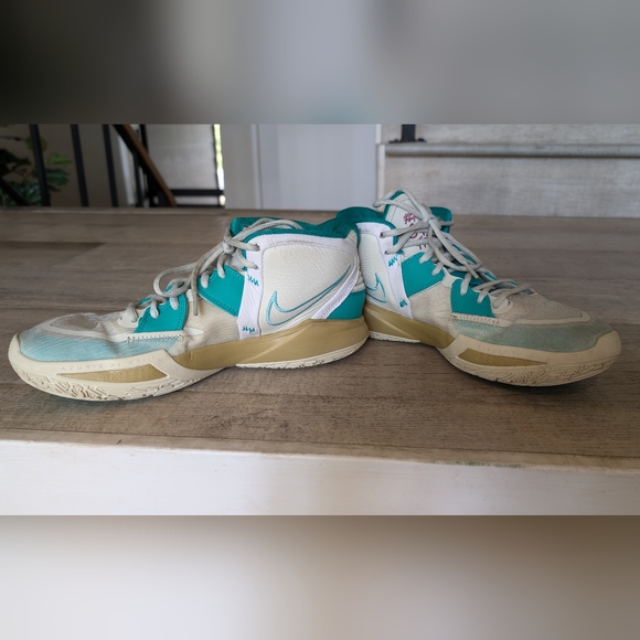 Nike Kyrie Infinity Basketball Shoes - Picture 3 of 6